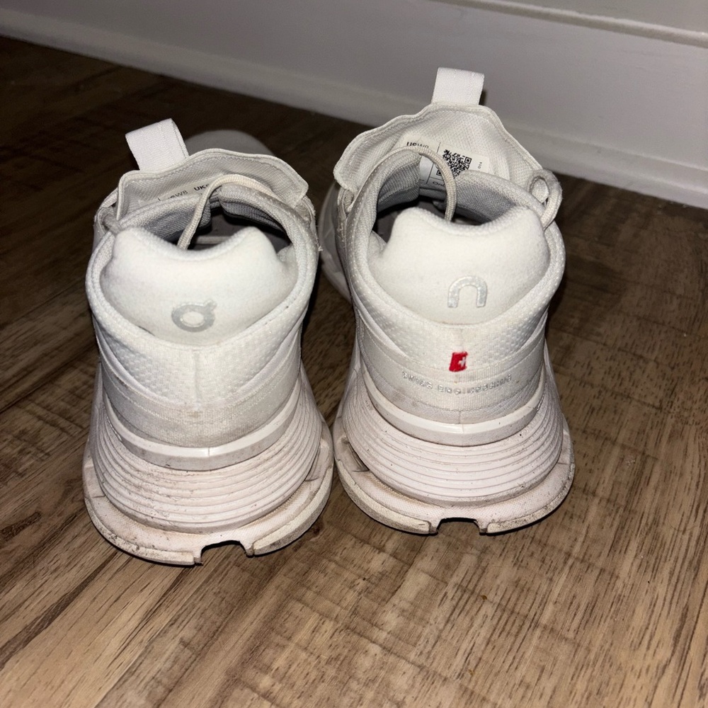 On Running - Cloudnova 2- Womens White Sneakers - size 8 - Picture 3 of 4